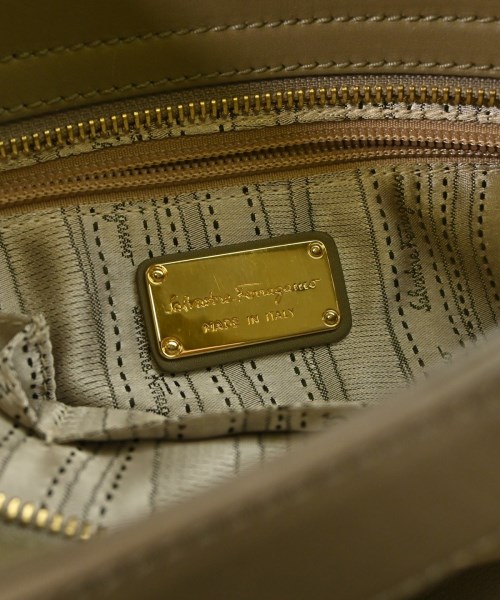 Salvatore Ferragamo（サルバトーレフェラガモ）ショルダーバッグ グレー サイズ:- レディース/2200689344022