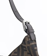 FENDI（フェンディ）ショルダーバッグ 茶 サイズ:- レディース/2200693935179