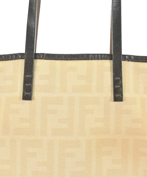 FENDI（フェンディ）ショルダーバッグ ベージュ サイズ:- レディース/2200693935940