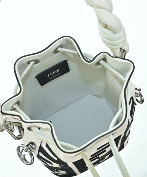 FENDI（フェンディ）ショルダーバッグ 白 サイズ:- レディース/2200693935971