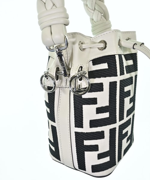 FENDI（フェンディ）ショルダーバッグ 白 サイズ:- レディース/2200693935971