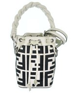 FENDI（フェンディ）ショルダーバッグ 白 サイズ:- レディース/2200693935971