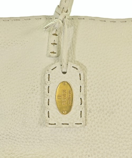 FENDI（フェンディ）ハンドバッグ 白 サイズ:- レディース/2200716318125