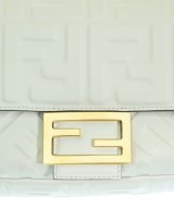 FENDI（フェンディ）ショルダーバッグ 白 サイズ:- レディース/2200652336016