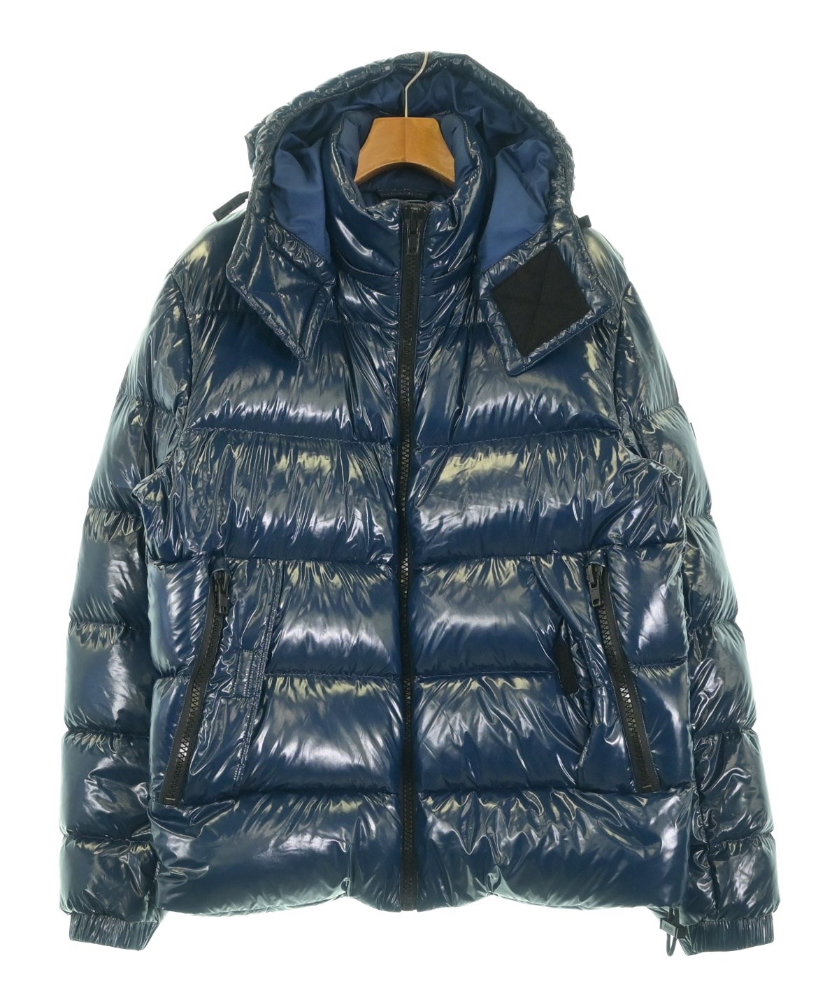 ヒューゴ・ボス　レッドカラー　ダウンベスト ヒューゴ・ボス レッドカラー ダウンベスト Hugo Boss(ヒューゴ