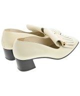 VALENTINO GARAVANI（ヴァレンティノガラヴァーニ）パンプス 白 サイズ:EU38 1/2(25cm位) レディース/2200633476076