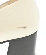 VALENTINO GARAVANI（ヴァレンティノガラヴァーニ）パンプス 白 サイズ:EU38 1/2(25cm位) レディース/2200633476076