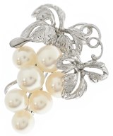 MIKIMOTO ブローチ・コサージュ