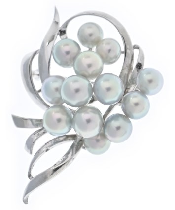 美品　タサキシンジュ　シルバーブローチ 真珠　コサージュ　アクセサリー　ロゴ TASAKI（タサキ）ブローチ・コサージュ シルバー サイズ:- レディース