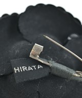 AKIO HIRATA（アキオヒラタ）ブローチ・コサージュ 黒 サイズ:- レディース/2200667699113