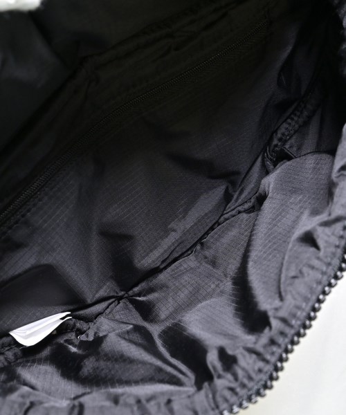 UGG（アグ）ショルダーバッグ 赤 サイズ:- メンズ/2200677156156