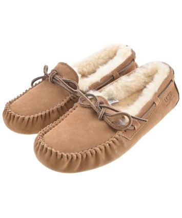 【年末セール中‼️】着用一度のみ UGG モカシン 27cm UGG（アグ）モカシン/デッキシューズ 茶 サイズ:23cm レディース
