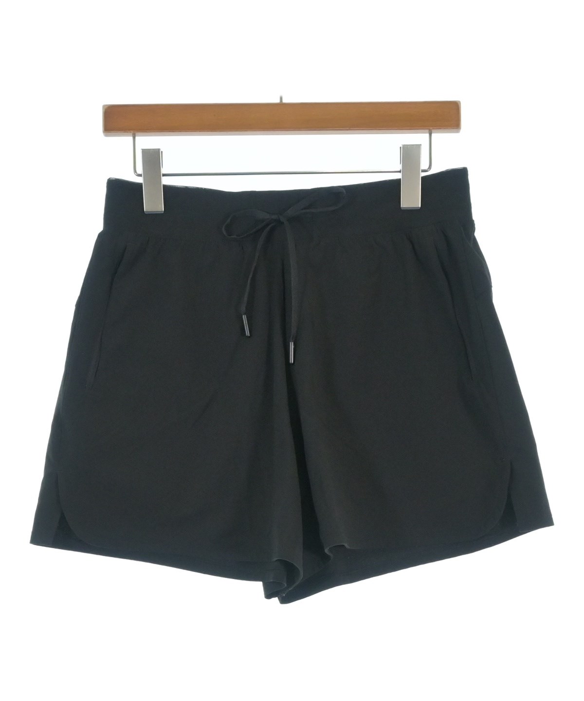 Lululemon ブラックショートパンツ B (8) lululemon（ルルレモン）ショートパンツ 黒 サイズ:8(L位) レディース