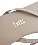 TKEES（ティキーズ）サンダル 茶 サイズ:8(25cm位) レディース/2200599943070