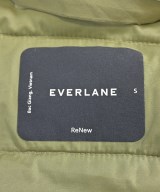 EVERLANE（エバーレーン）ダウンジャケット/ダウンベスト カーキ サイズ:S レディース/2200691494012