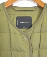 EVERLANE（エバーレーン）ダウンジャケット/ダウンベスト カーキ サイズ:S レディース/2200691494012