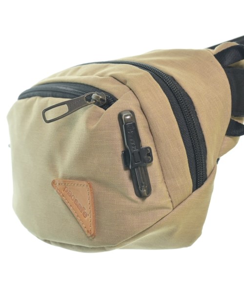pacsafe （パックセーフ）ショルダーバッグ ベージュ サイズ:- メンズ/2200635277084