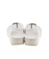 OOFOS（ウーフォス）サンダル ベージュ サイズ:UK7(25.5cm位) レディース/2200699862011
