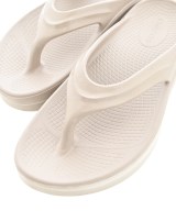 OOFOS（ウーフォス）サンダル ベージュ サイズ:8(25cm位) レディース/2200710131010