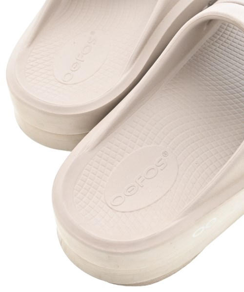 OOFOS（ウーフォス）サンダル ベージュ サイズ:6(23cm位) レディース/2200719818066