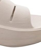 OOFOS（ウーフォス）サンダル ベージュ サイズ:6(23cm位) レディース/2200719818066