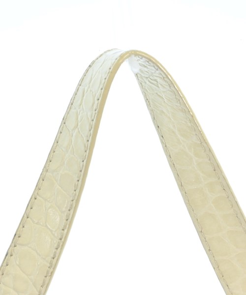 by FAR（バイファー）ショルダーバッグ 白 サイズ:- レディース/2200668310024