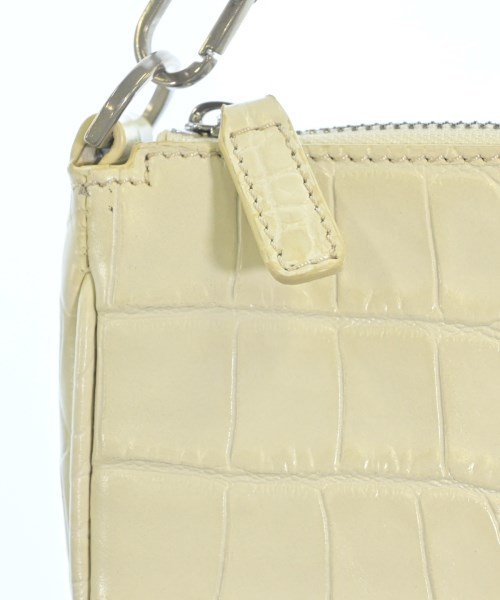 by FAR（バイファー）ショルダーバッグ 白 サイズ:- レディース/2200668310024