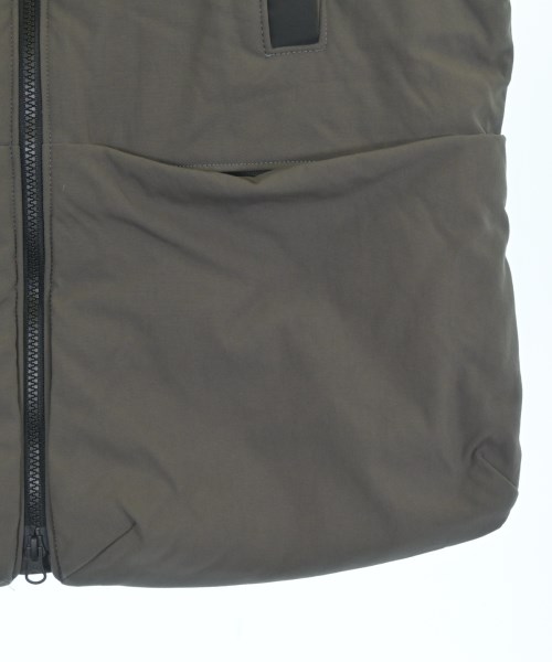 GR10K（ジーアールテンケー）ダウンジャケット/ダウンベスト カーキ サイズ:M メンズ/2200630571033