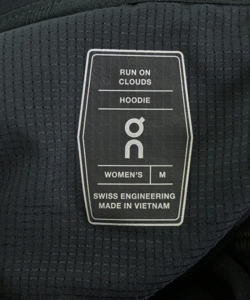 ON SWISS ENGINEERING（オンスイスエンジニアリング）パーカー 黒 サイズ:M レディース/2200638281033