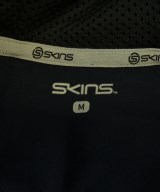 SKINS（スキンズ）パーカー 紺 サイズ:M メンズ/2200620065139
