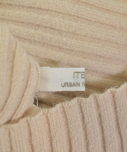 ITEMS URBAN RESEARCH（アイテムズアーバンリサーチ）ニット・セーター ベージュ サイズ:F レディース/2200670741052