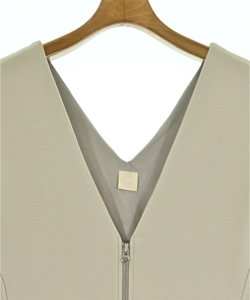 THREE SQUARE（スリースクエア）ワンピース ベージュ サイズ:F レディース/2200661684627