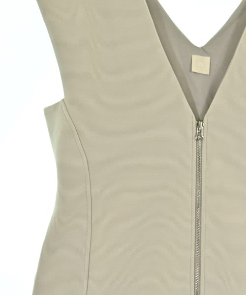 THREE SQUARE（スリースクエア）ワンピース ベージュ サイズ:F レディース/2200661684627