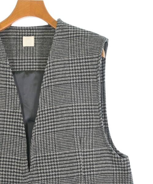 THREE SQUARE（スリースクエア）ベスト 黒 サイズ:F レディース/2200661705414