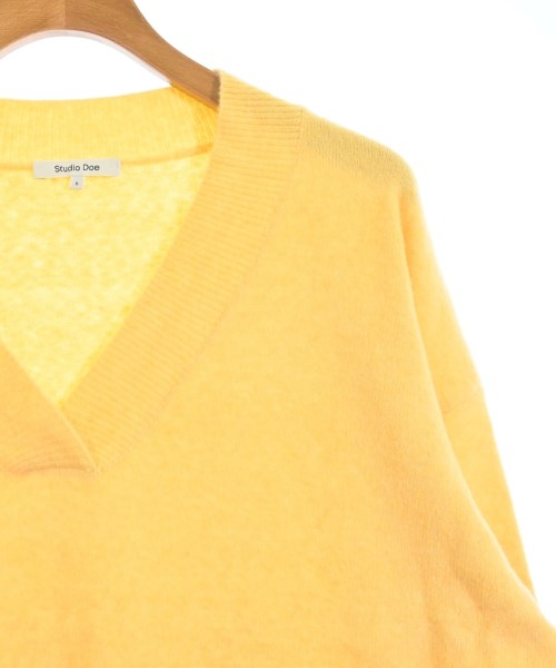 STUDIO DOE（スタジオドゥ）ニット・セーター 黄 サイズ:S メンズ/2200658129018