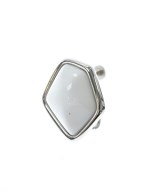 AVON（エイボン）ピアス・イヤリング 白 サイズ:- レディース/2200689365157