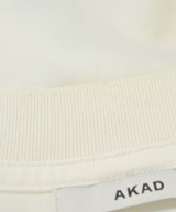 AKAD（エーケーエーディー）Tシャツ・カットソー 白 サイズ:L メンズ/2200716273189