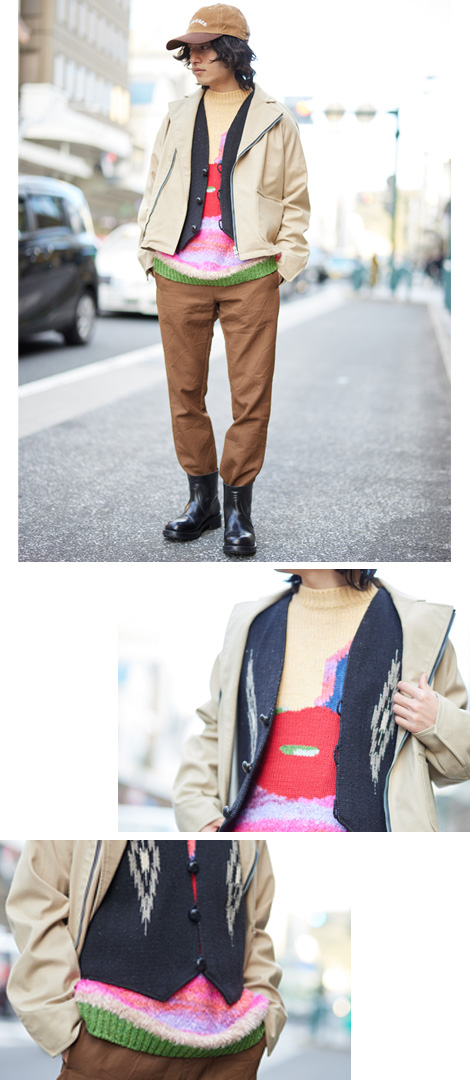 柄物のニットは統一感を持たす