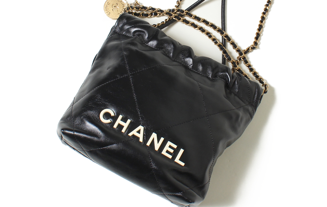 【CHANEL】“シャネル22”の魅力に迫る