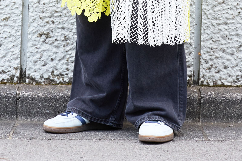 パンツ　ハイクレ　シューズ　アディダス