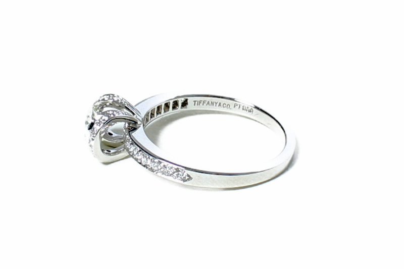 リボンダイヤモンドリング