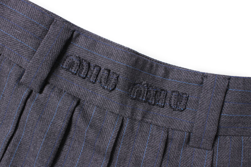 Miu Miu　ミニスカート